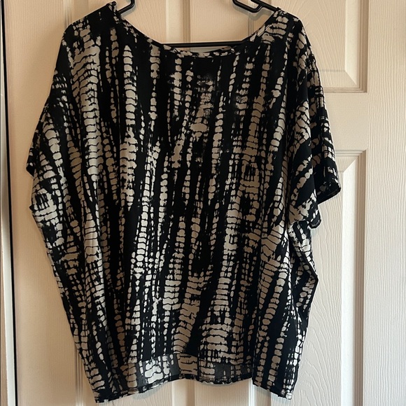 Navy and White Women's Top - Picture 5 of 9